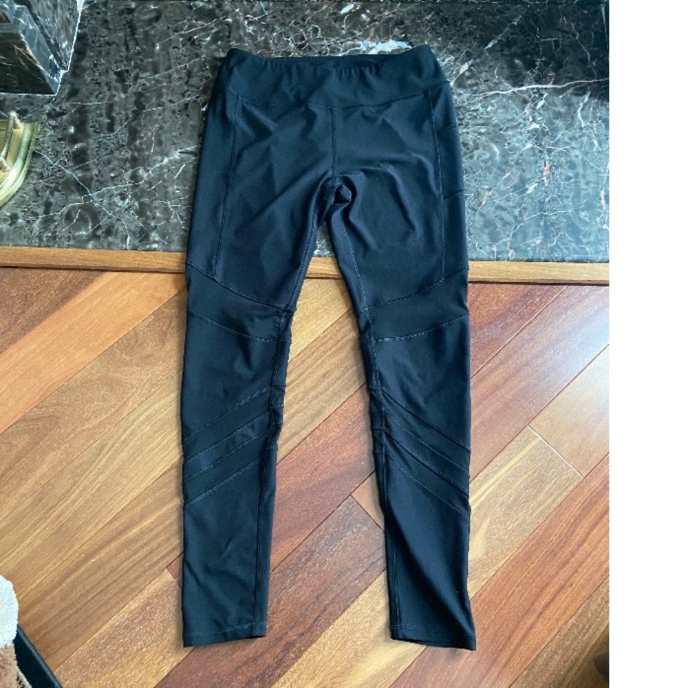 5/$25 Gottex Leggings with Mesh Paneling Pockets